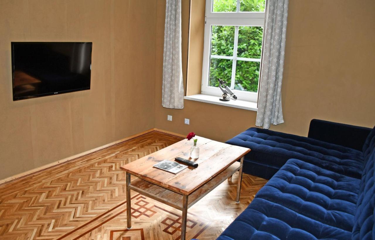 Ferienwohnungen Im Gutshaus Gnies Bagian luar foto