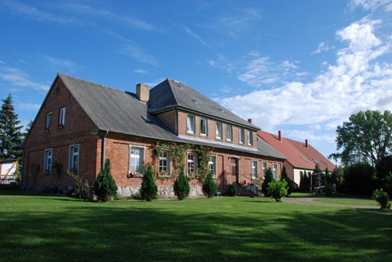 Ferienwohnungen Im Gutshaus Gnies Bagian luar foto