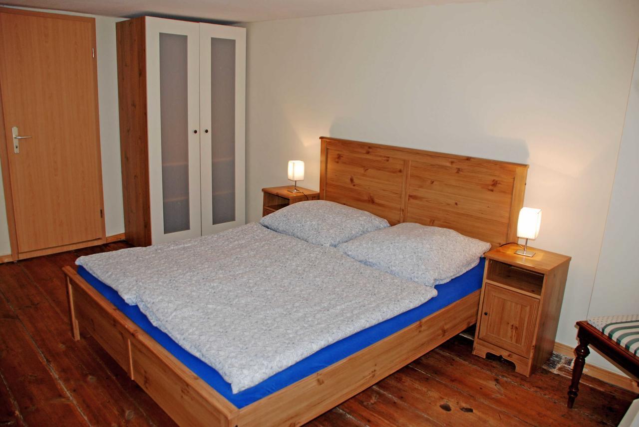 Ferienwohnungen Im Gutshaus Gnies Bagian luar foto