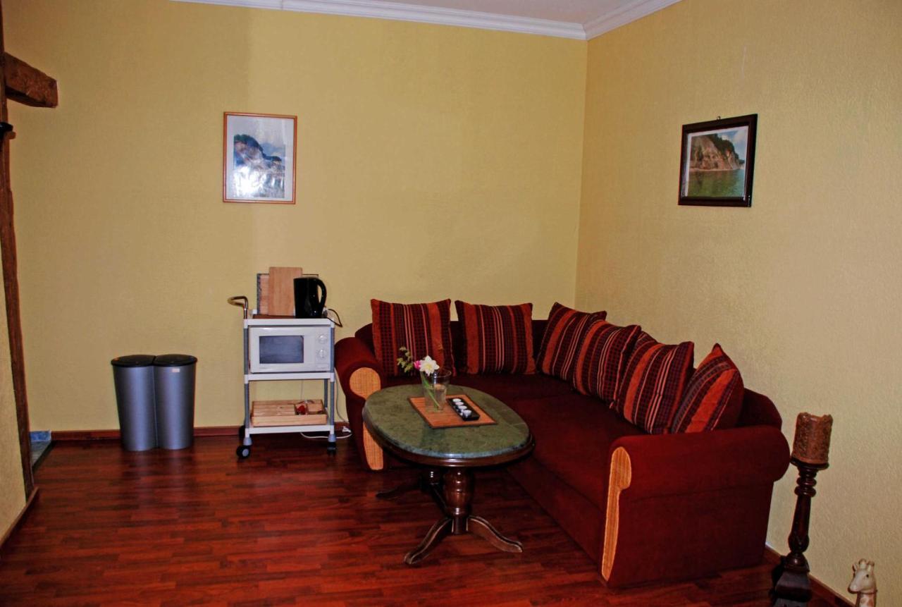 Ferienwohnungen Im Gutshaus Gnies Bagian luar foto