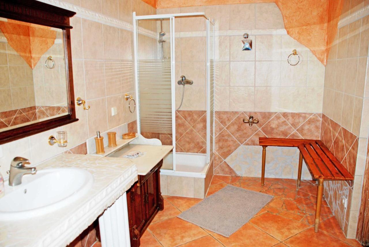 Ferienwohnungen Im Gutshaus Gnies Bagian luar foto