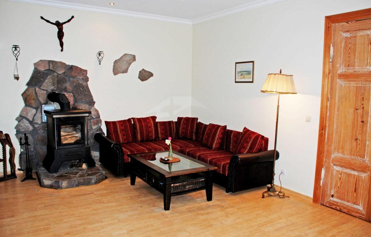 Ferienwohnungen Im Gutshaus Gnies Bagian luar foto