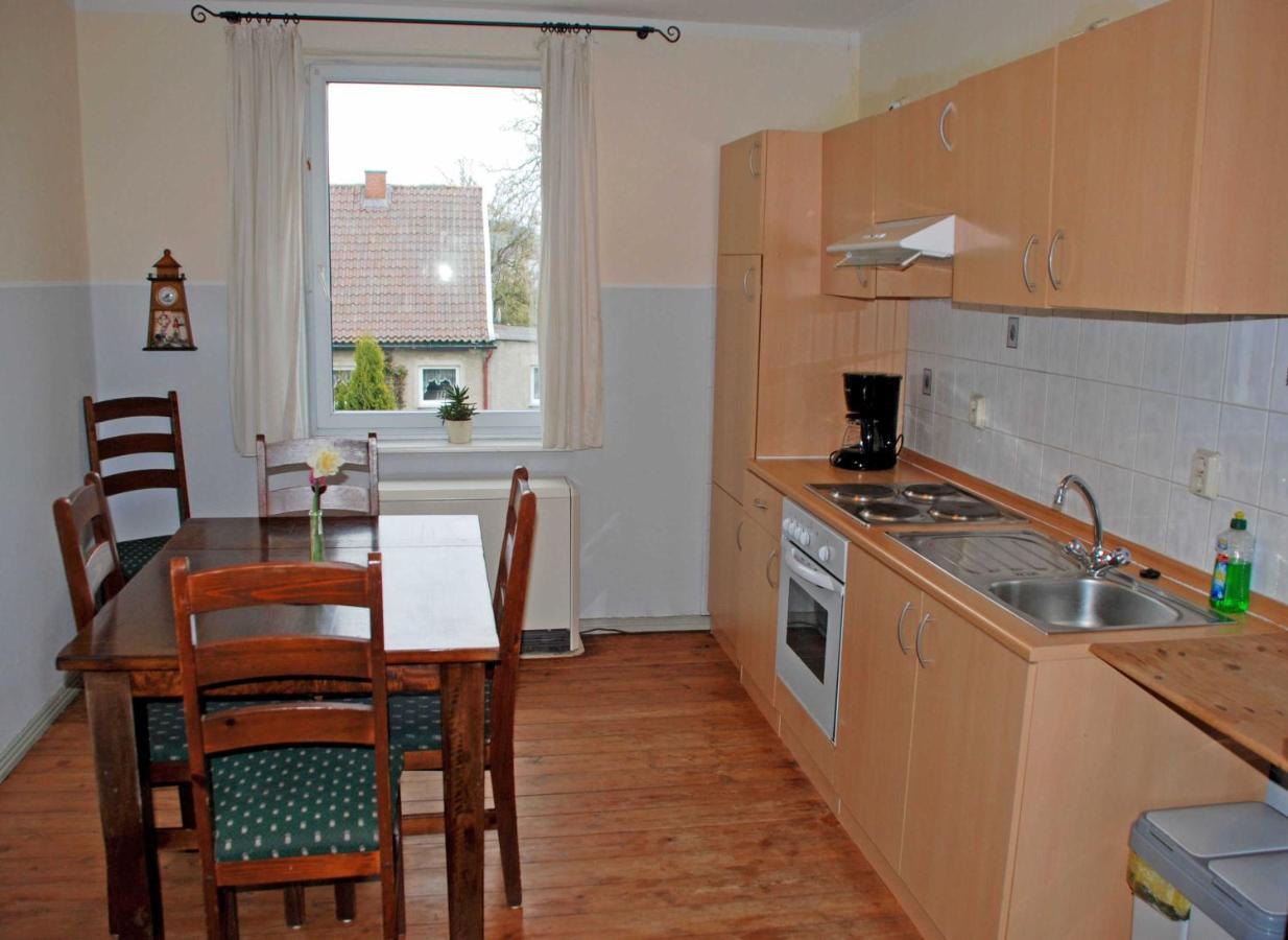 Ferienwohnungen Im Gutshaus Gnies Bagian luar foto