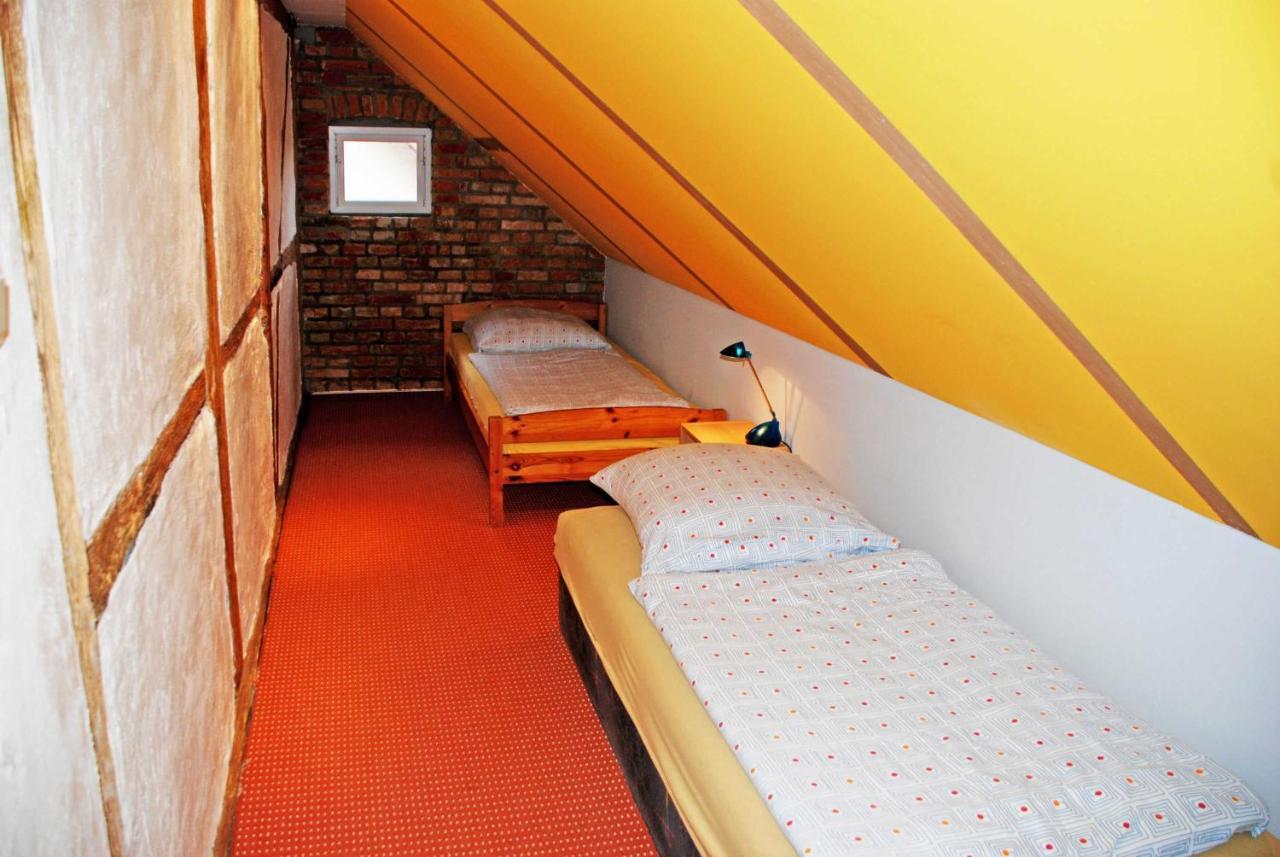 Ferienwohnungen Im Gutshaus Gnies Bagian luar foto