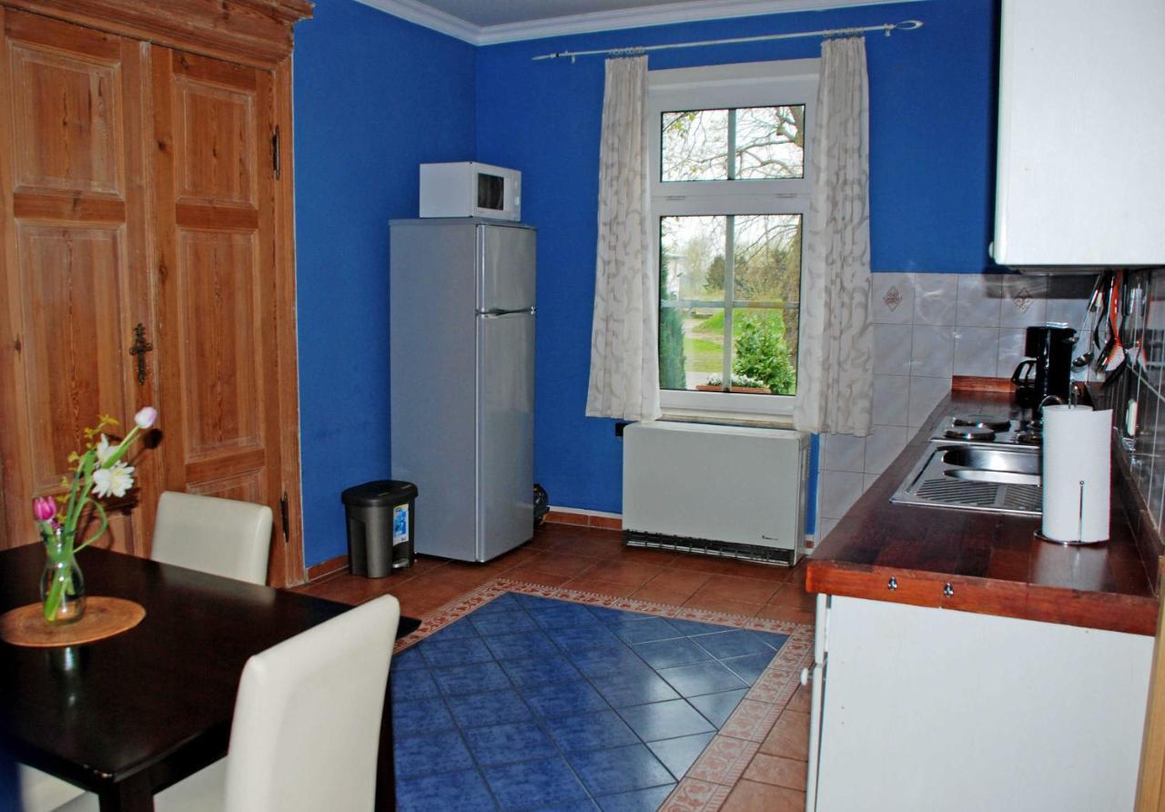 Ferienwohnungen Im Gutshaus Gnies Bagian luar foto