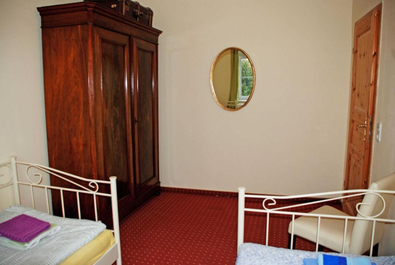 Ferienwohnungen Im Gutshaus Gnies Bagian luar foto