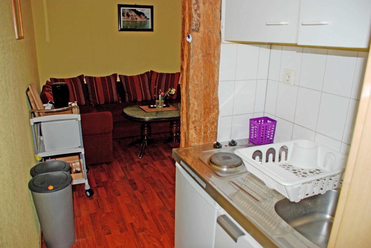 Ferienwohnungen Im Gutshaus Gnies Bagian luar foto