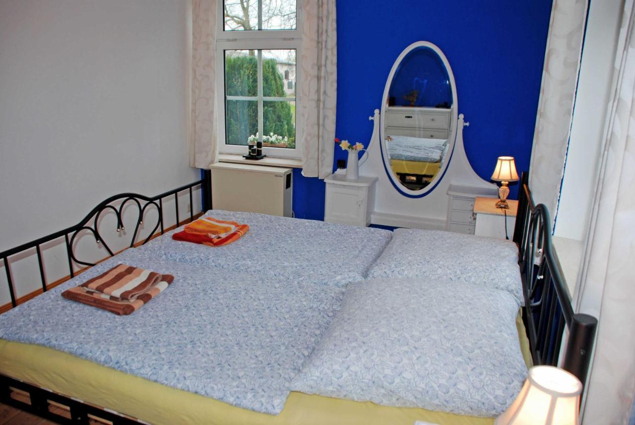 Ferienwohnungen Im Gutshaus Gnies Bagian luar foto